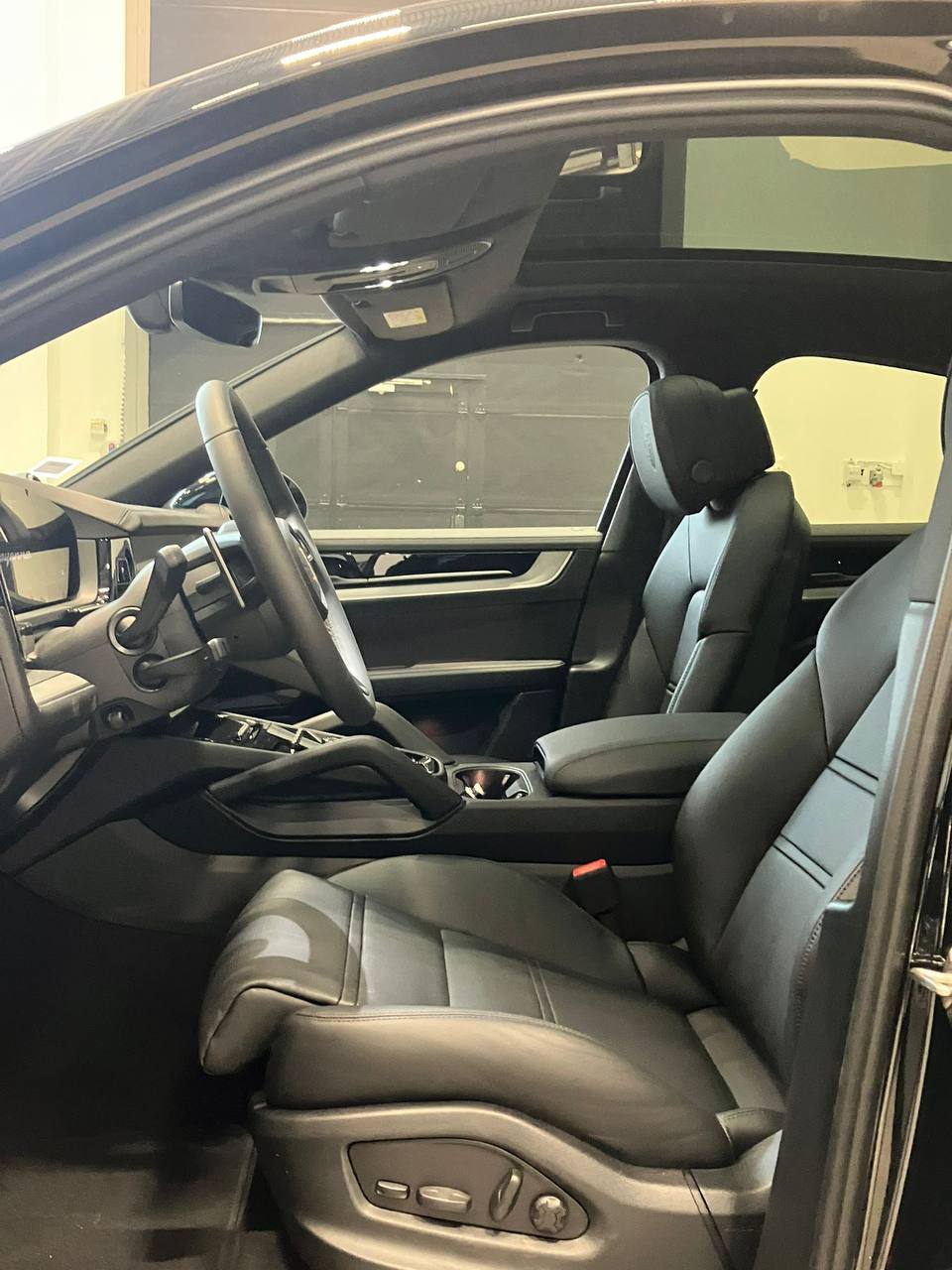 Porsche Cayenne Coupe E hybridid-4173