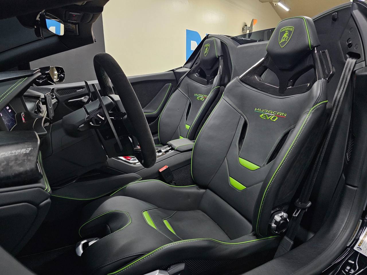 Lamborghini Huracan Evo-Spyderid-3669