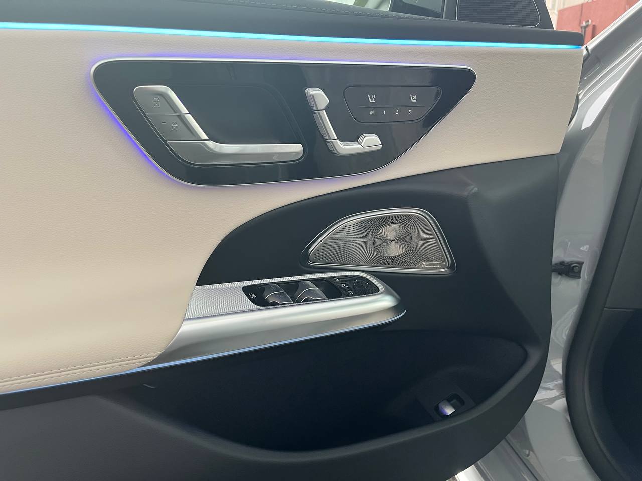 Mercedes-Benz E-Class 300id-4556