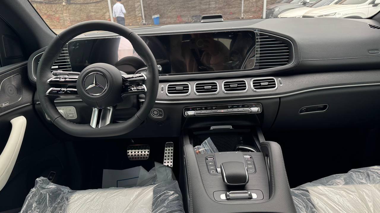 Mercedes-Benz GLE-Class 450 4Mid-5556