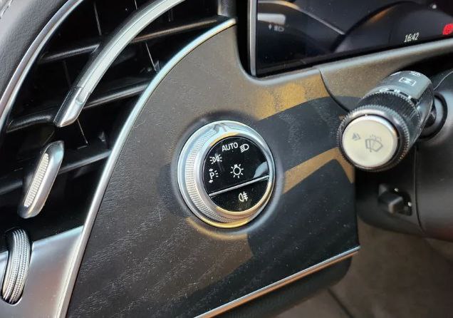 Mercedes-Benz E-Class e200id-3678