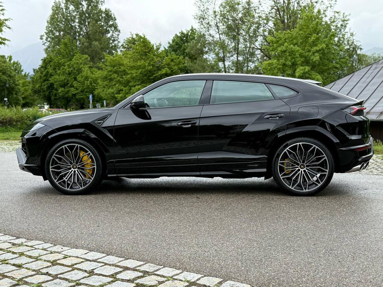 Lamborghini URUS SEid-3703