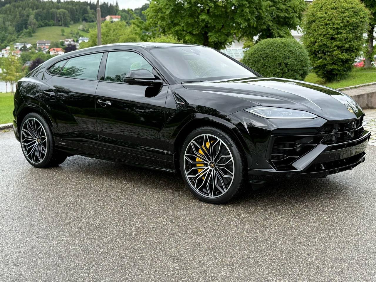 Lamborghini URUS SEid-3704