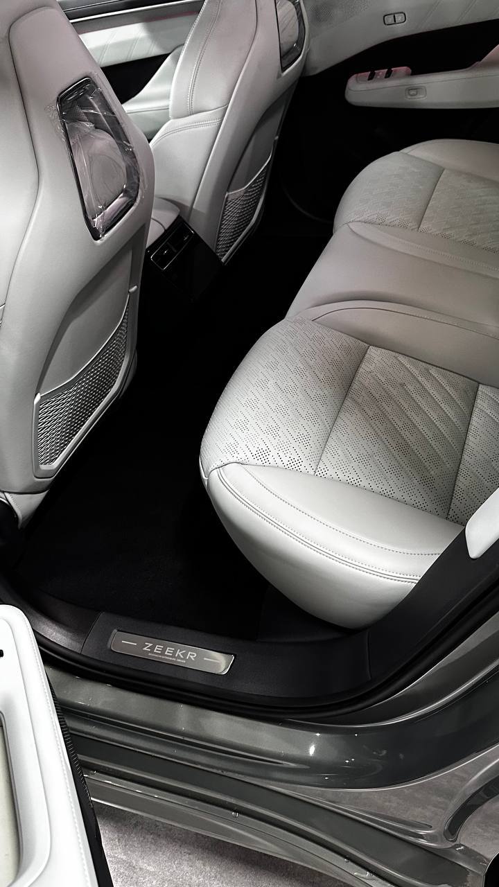ZEEKR 001 RESTid-4212
