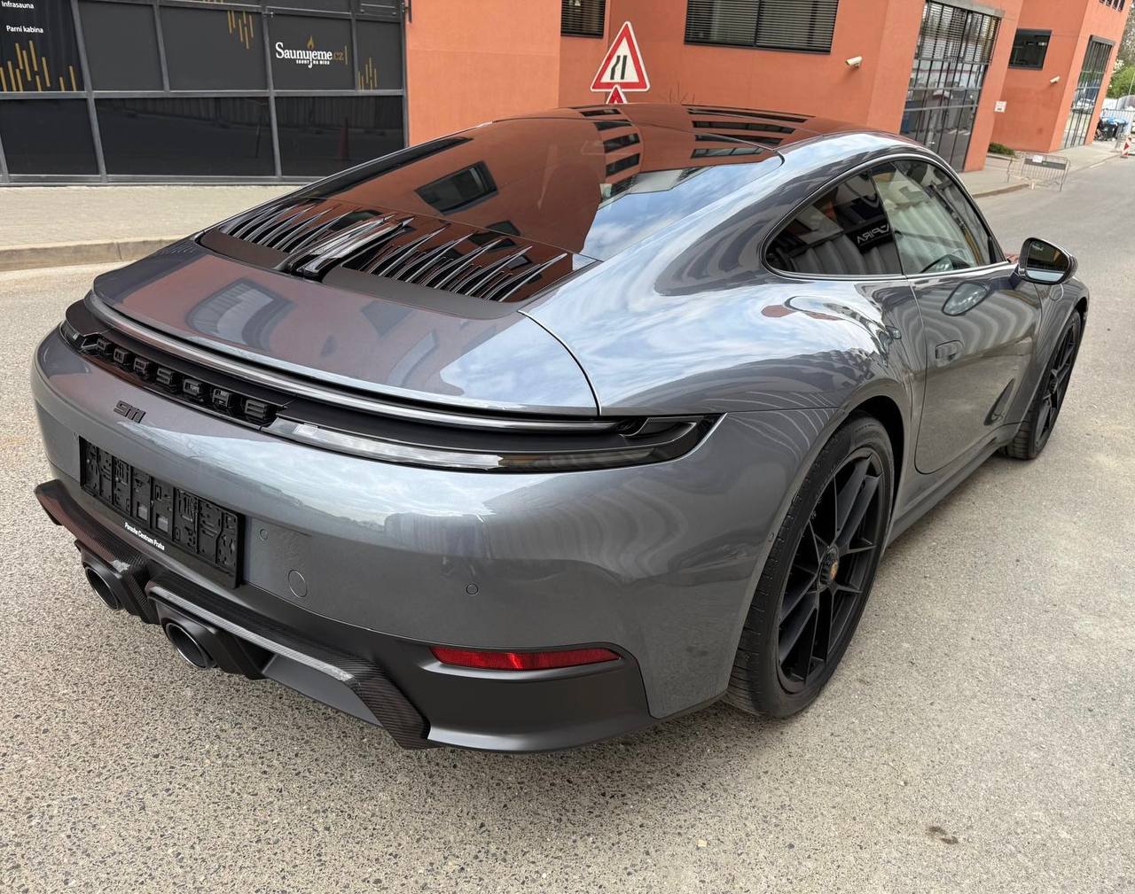 Porsche 911 Carrera 4 GTSid-3724