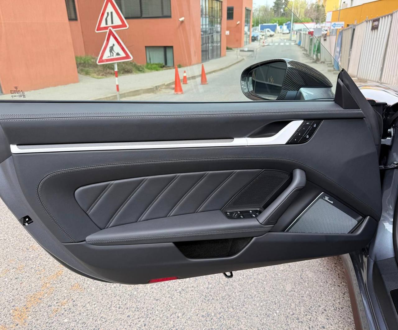 Porsche 911 Carrera 4 GTSid-3724