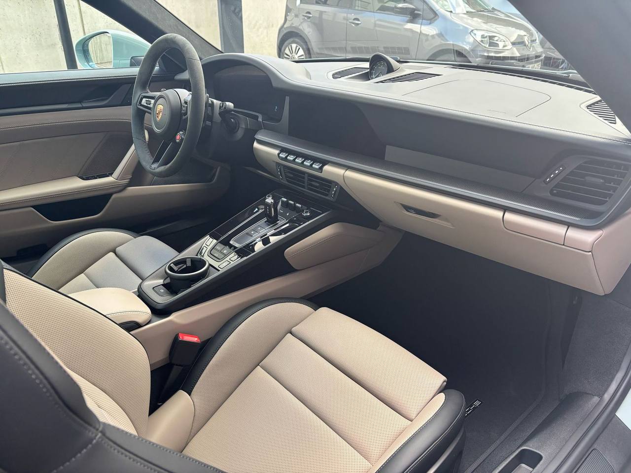 Porsche 911 Carrera 4 GTSid-3448