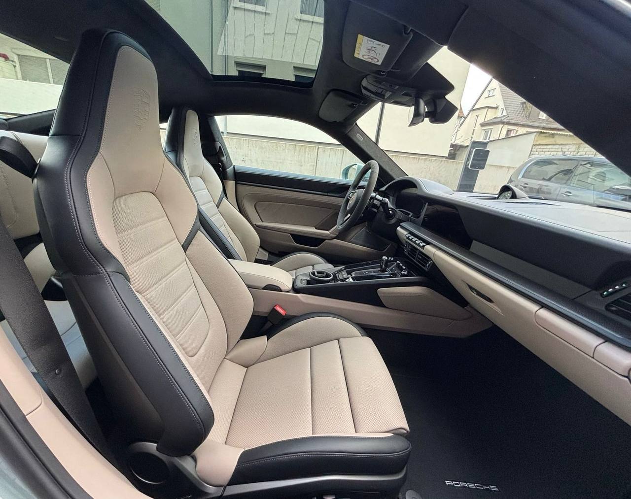 Porsche 911 Carrera 4 GTSid-3448