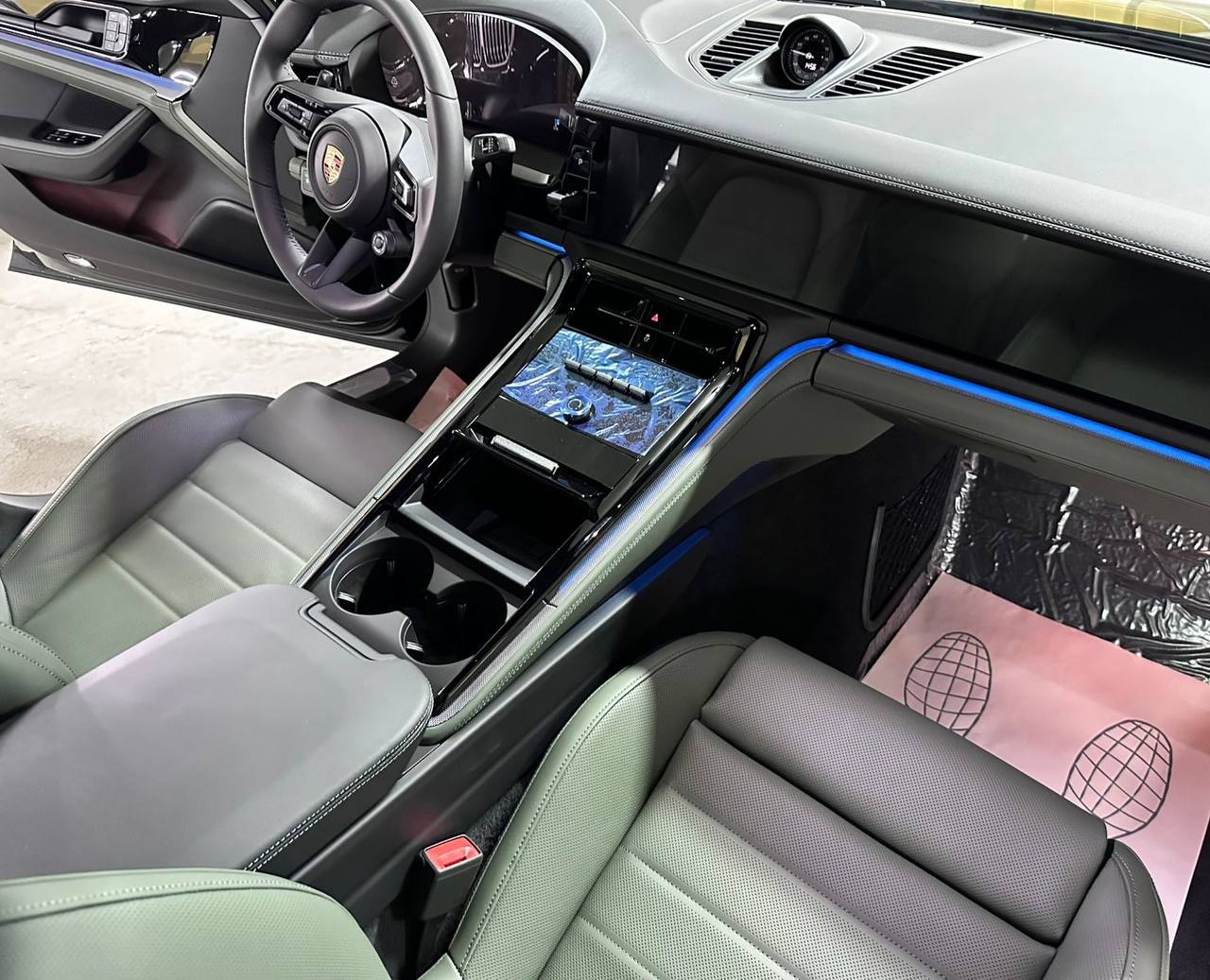 Porsche Panamera 4id-4235