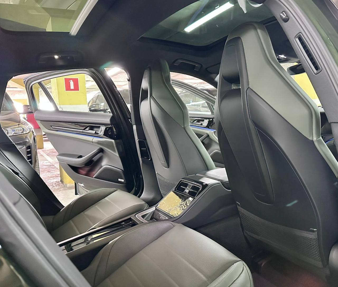 Porsche Panamera 4id-4235