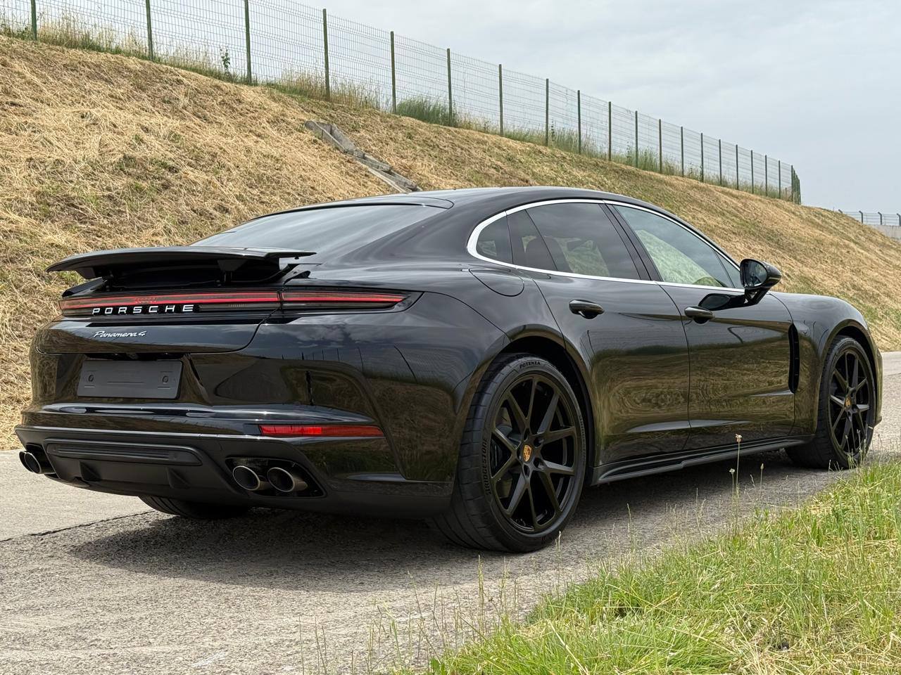 Porsche Panamera 4id-4238