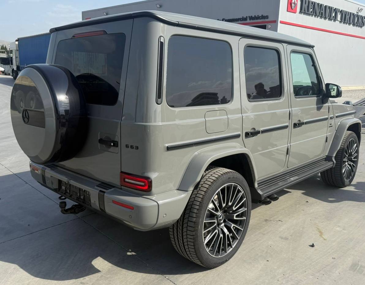 Mercedes-Benz G-Class 63 AMG 4Mid-4880