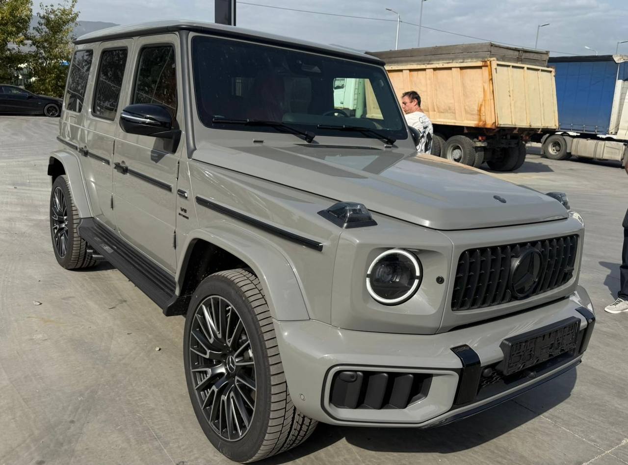 Mercedes-Benz G-Class 63 AMG 4Mid-4880