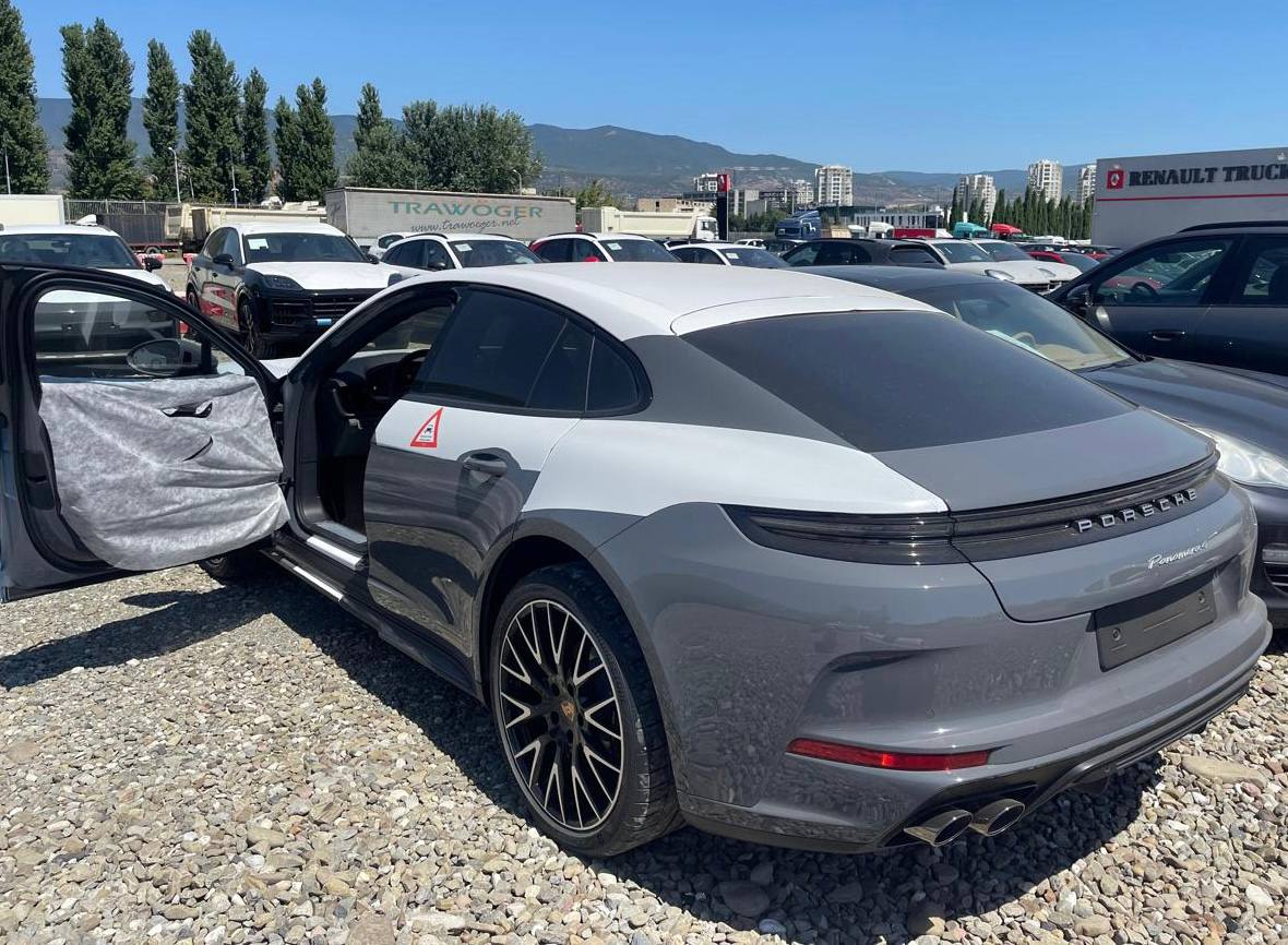 Porsche Panamera 4id-4883