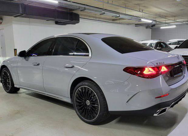 Mercedes-Benz E-Class 300 4Mid-3746