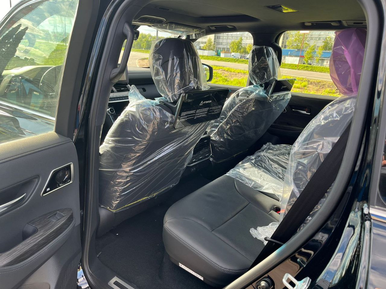 Toyota Land Cruiser 300