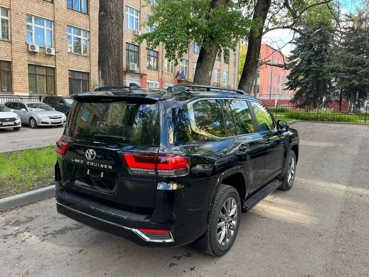 Toyota Land Cruiser 300