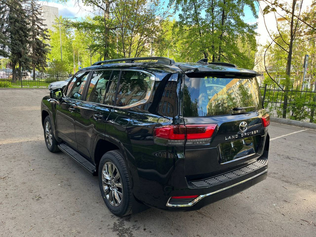 Toyota Land Cruiser 300