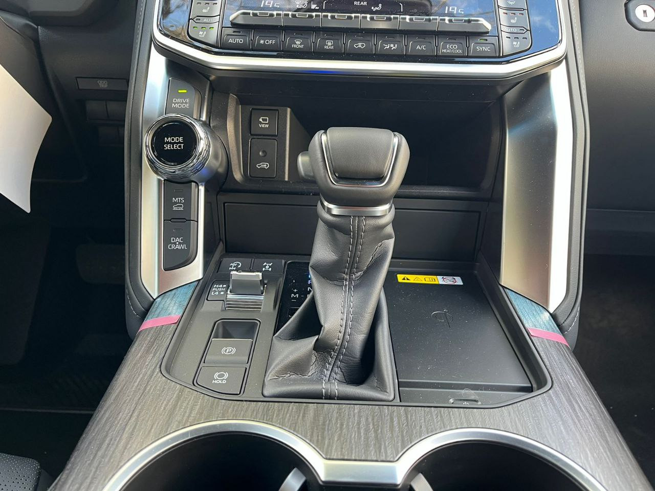 Toyota Land Cruiser 300